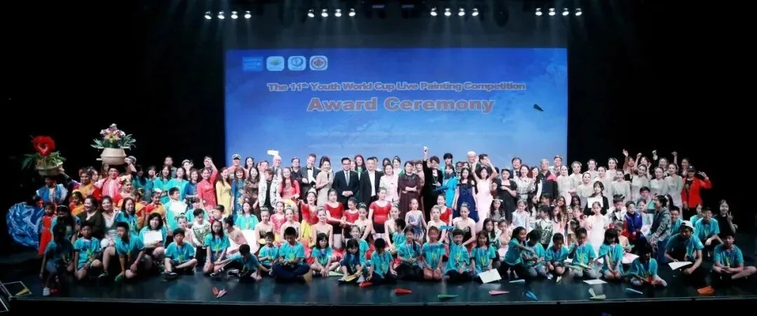 Hundreds of young artists on stage at the Youth World Cup award ceremony